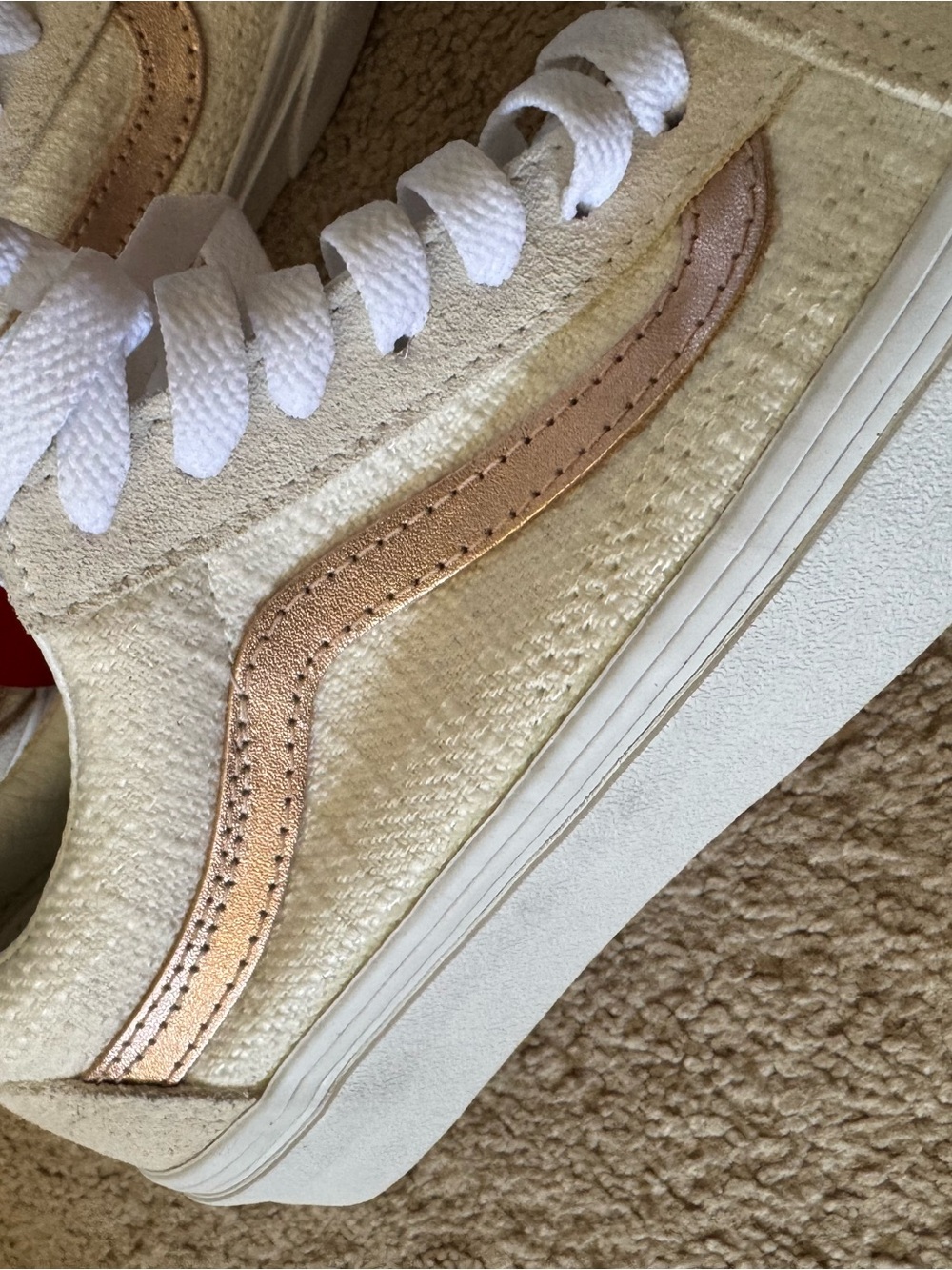 Vans Women Cream Suede Low-Top Sneakers with Metallic Pink Stripe - Picture 5 of 8